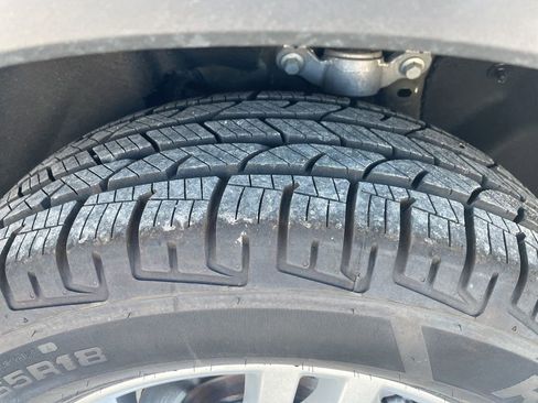 Used 2022 Ford Explorer XLT w/ Equipment Group 202A image 10