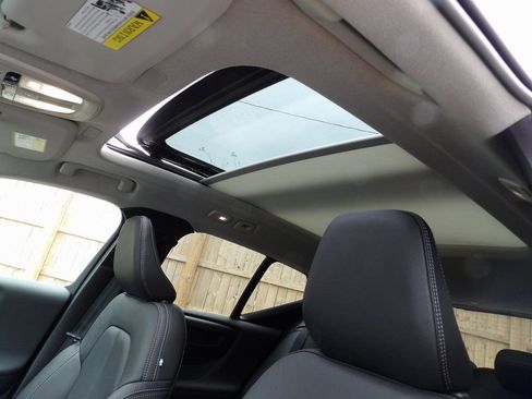 New 2025 Volvo XC40 B5 Ultra w/ Climate Package image 10