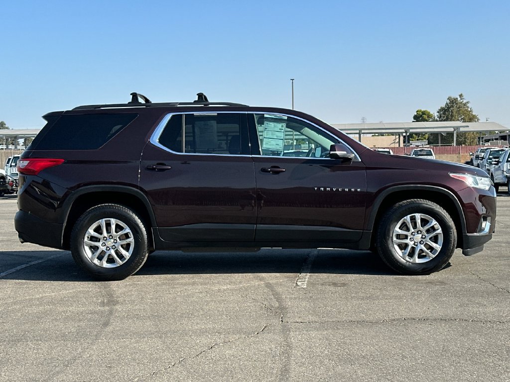 Used 2021 Chevrolet Traverse LT FWD image 2