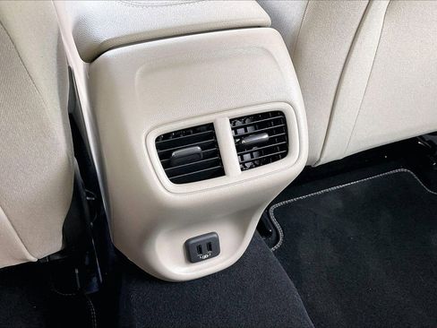 Used 2019 Buick Regal Preferred w/ Sights and Sounds Package image 17