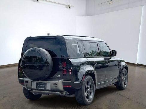 Used 2023 Land Rover Defender 110 X-Dynamic SE AWD/4WD image 4