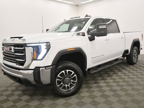 Used 2024 GMC Sierra 2500 SLE image 2