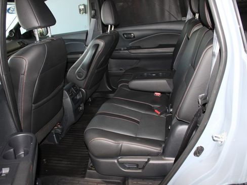 Used 2023 Honda Passport TrailSport image 13