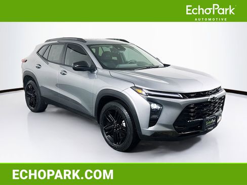 Used 2025 Chevrolet Trax ACTIV w/ Sunroof Package image 1