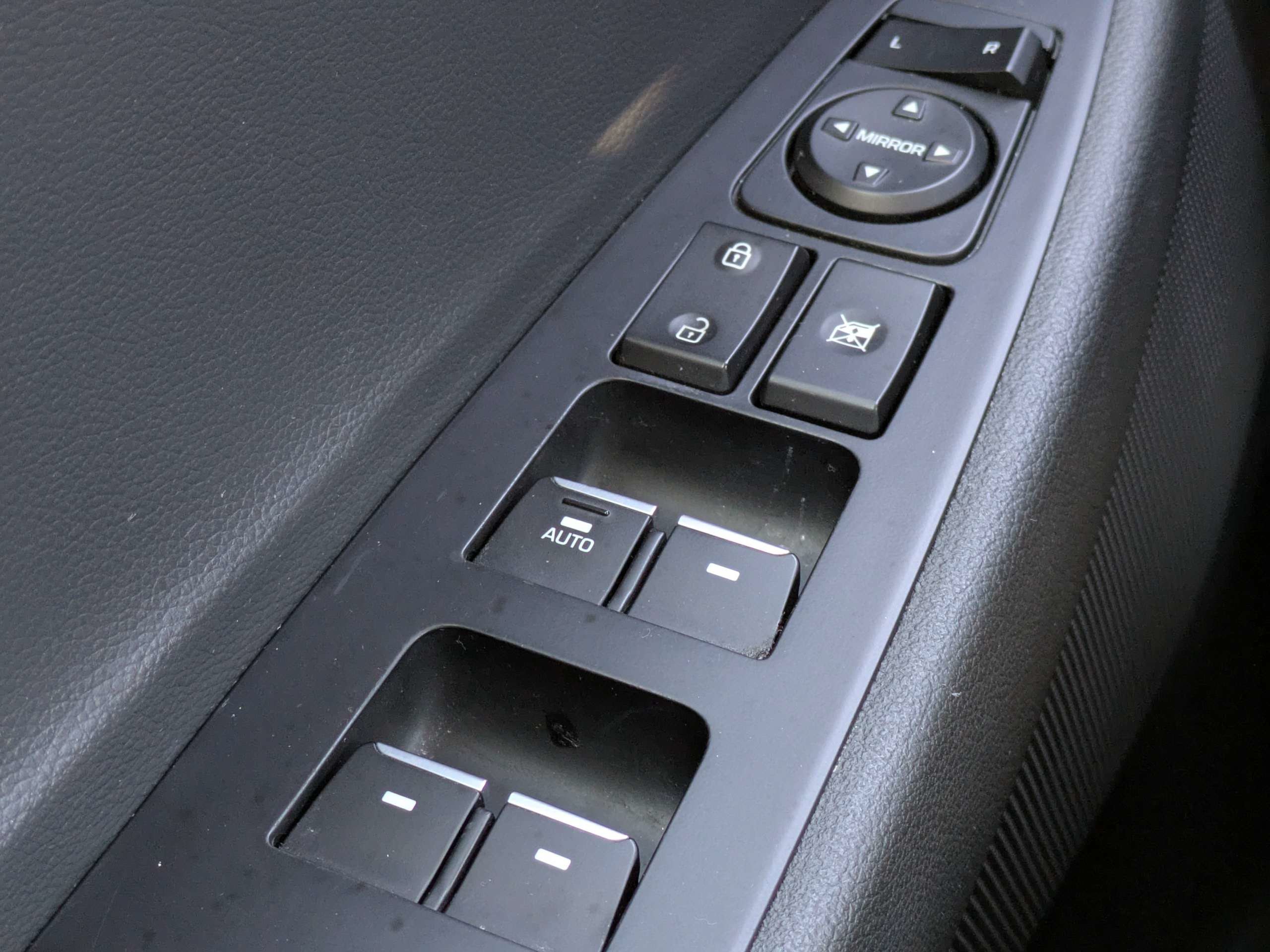 Used 2019 Hyundai Tucson Ultimate w/ Cargo Package FWD image 25
