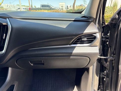 Used 2019 Chevrolet Traverse LT FWD image 19