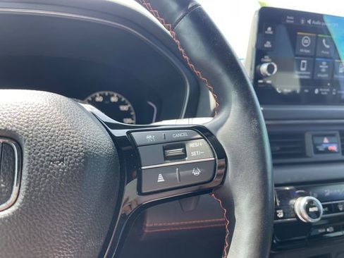 Used 2025 Honda Pilot TrailSport image 16