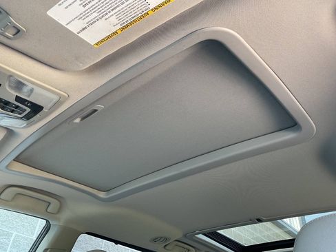 Used 2016 Toyota Sienna Limited w/ Protection Package FWD image 30