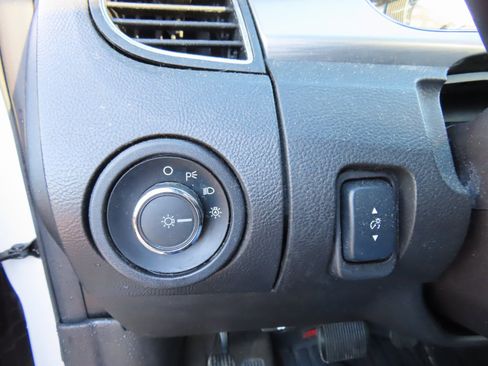 Used 2015 Ford Taurus SEL w/ Equipment Group 201A image 12