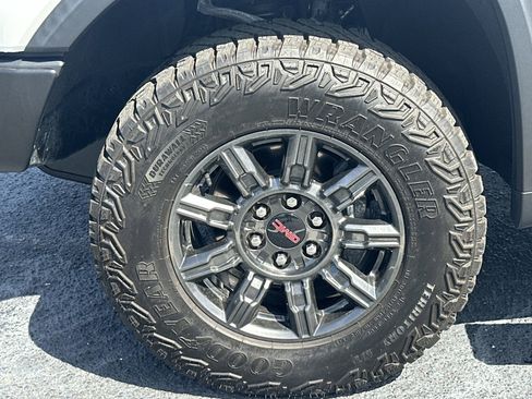 Used 2024 GMC Sierra 1500 AT4X image 13