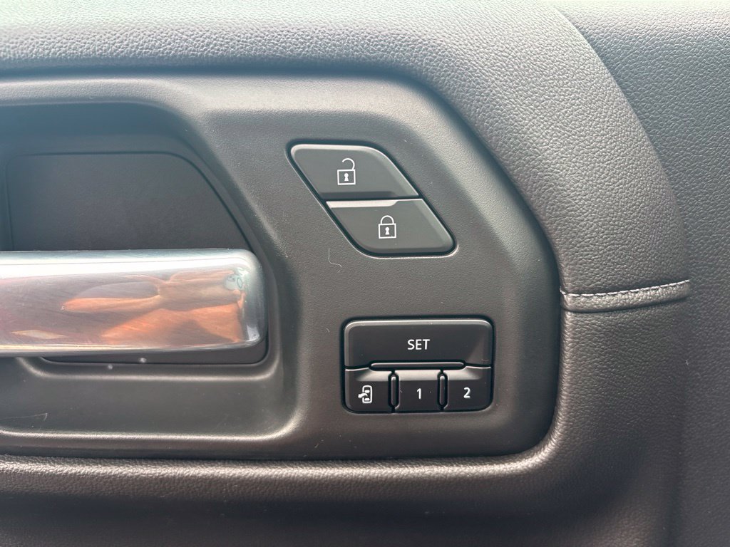 Used 2020 Chevrolet Silverado 1500 High Country w/ Technology Package AWD/4WD image 17