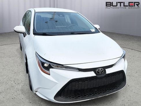 Used 2022 Toyota Corolla LE FWD image 5