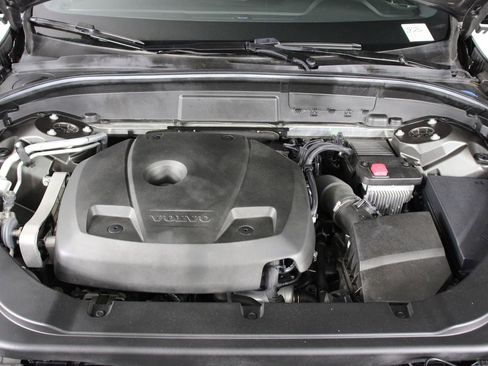 Used 2020 Volvo XC60 T5 Momentum w/ Protection Package Premier image 24