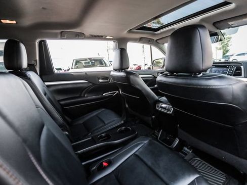 Used 2019 Toyota Highlander XLE AWD/4WD image 60