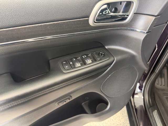 Used 2018 Jeep Grand Cherokee Limited AWD/4WD image 9
