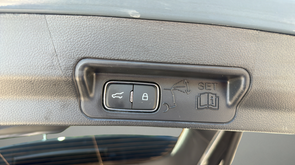 Used 2025 Ford Explorer ST-Line w/ Premium Package AWD/4WD image 23