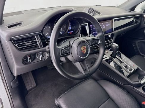 Certified 2024 Porsche Macan AWD/4WD image 4