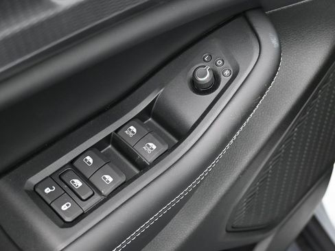New 2025 Jeep Grand Cherokee Altitude RWD image 17