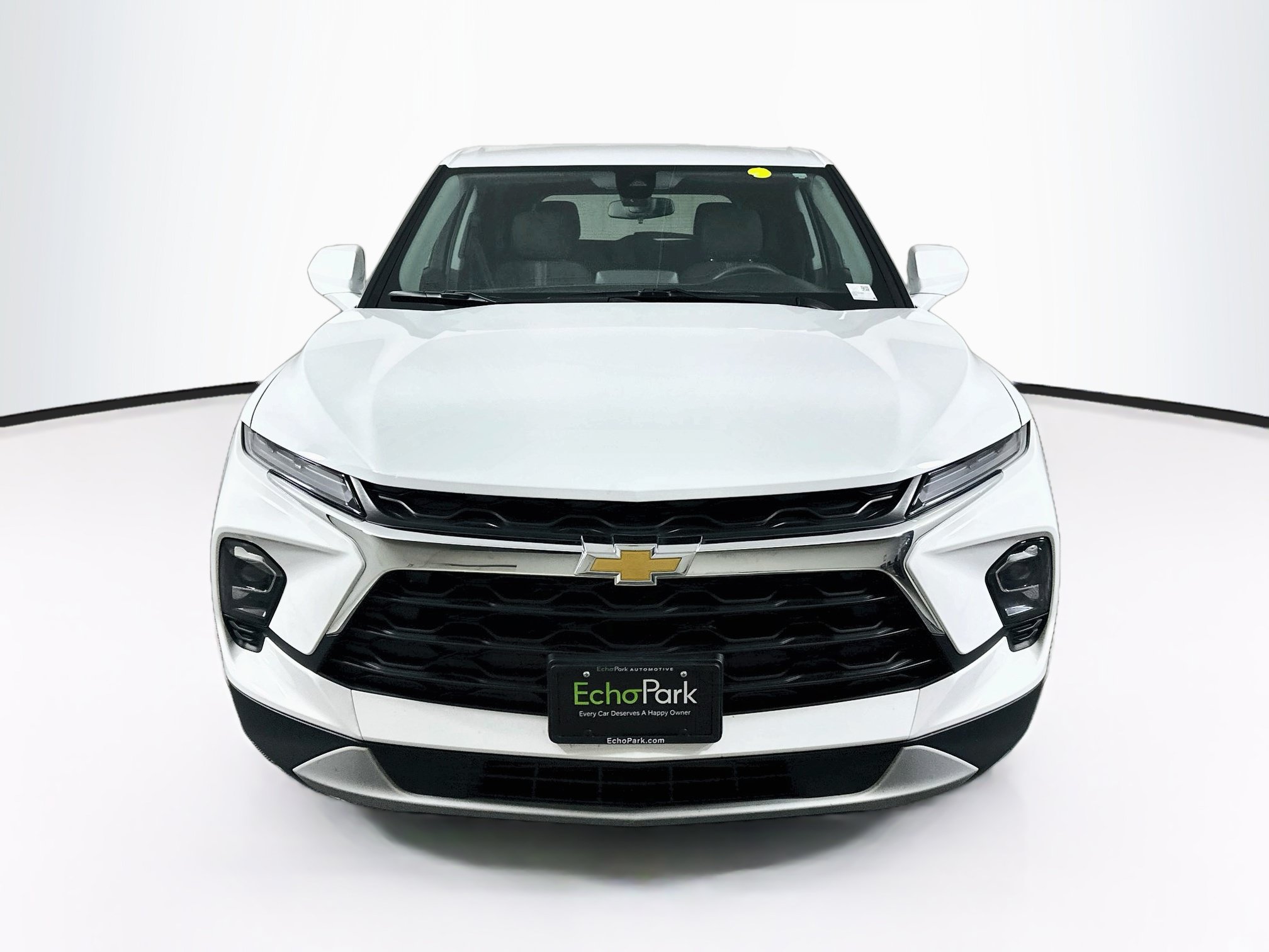 Used 2026 Chevrolet Blazer LT FWD image 2