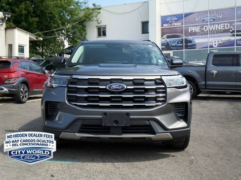 Used 2025 Ford Explorer Active AWD/4WD image 2