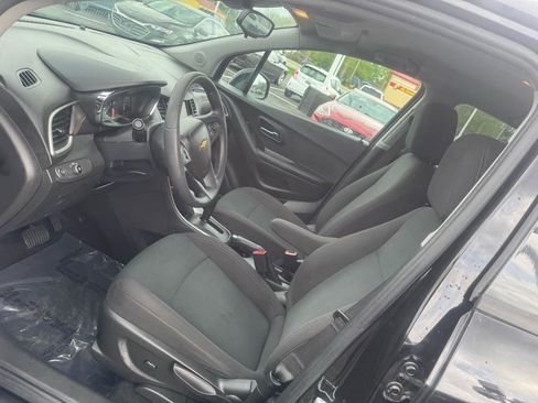 Used 2021 Chevrolet Trax LS w/ Tint and Cruise Package FWD image 16