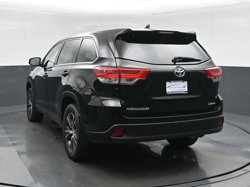 Used 2019 Toyota Highlander Plus AWD/4WD image 5