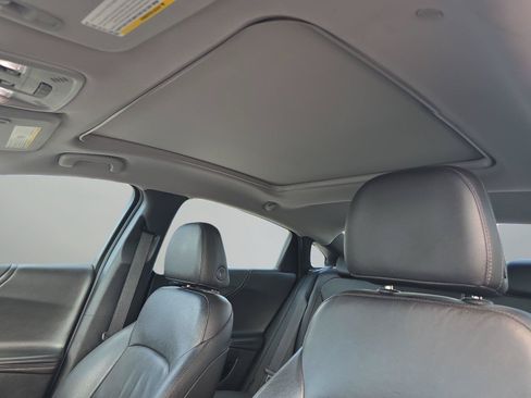 Used 2018 Chevrolet Malibu Hybrid w/ Leather Package FWD image 25