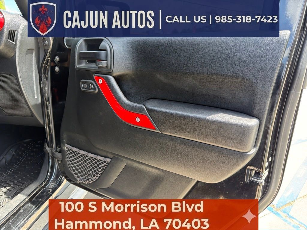 Used 2018 Jeep Wrangler Unlimited Rubicon w/ Connectivity Group AWD/4WD image 22