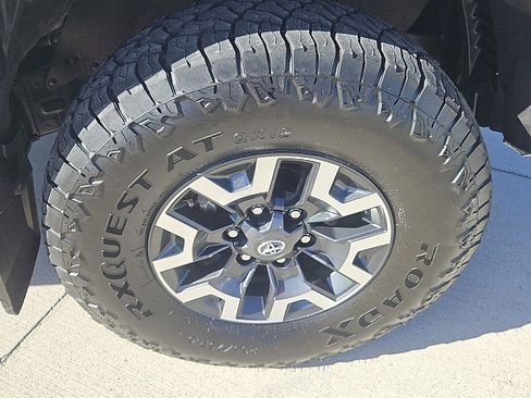 Used 2020 Chevrolet Silverado 1500 LT w/ All-Star Edition AWD/4WD image 2