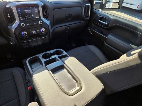 Used 2022 GMC Sierra 3500 SLE w/ SLE Value Package image 17