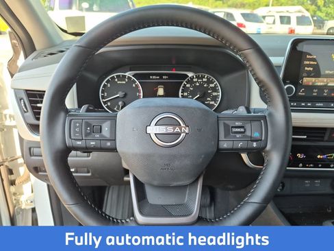 Used 2025 Nissan Rogue SV w/ SV Premium Package FWD image 16