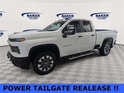 Used 2024 Chevrolet Silverado 2500 Custom w/ Custom Convenience Package image 3