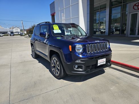Used 2016 Jeep Renegade Latitude w/ Popular Equipment Group image 2