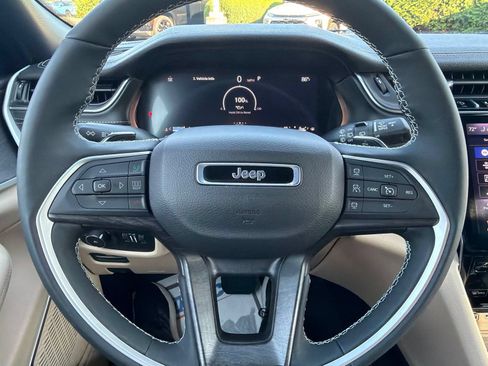 Used 2025 Jeep Grand Cherokee L Limited w/ Luxury Tech Group II AWD/4WD image 19