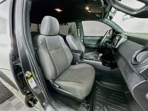 Used 2016 Toyota Tacoma TRD Sport w/ Towing Package RWD image 32