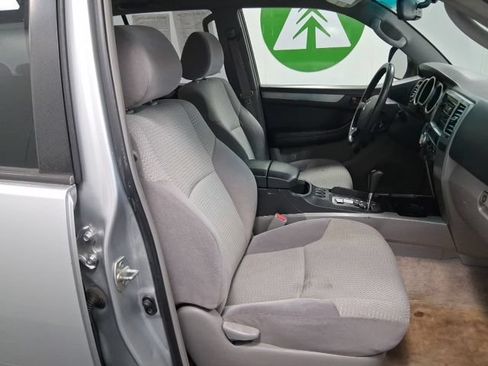 Used 2005 Toyota 4Runner SR5 AWD/4WD image 21