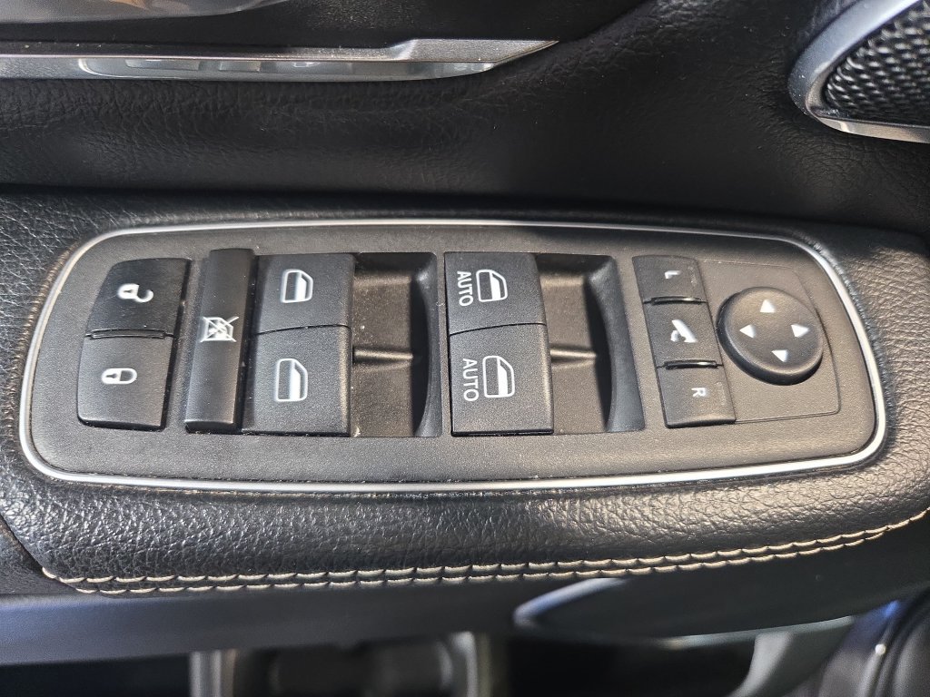 Used 2024 RAM 1500 Laramie AWD/4WD image 32