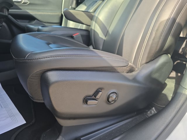 Used 2025 Chrysler Pacifica Select FWD image 23