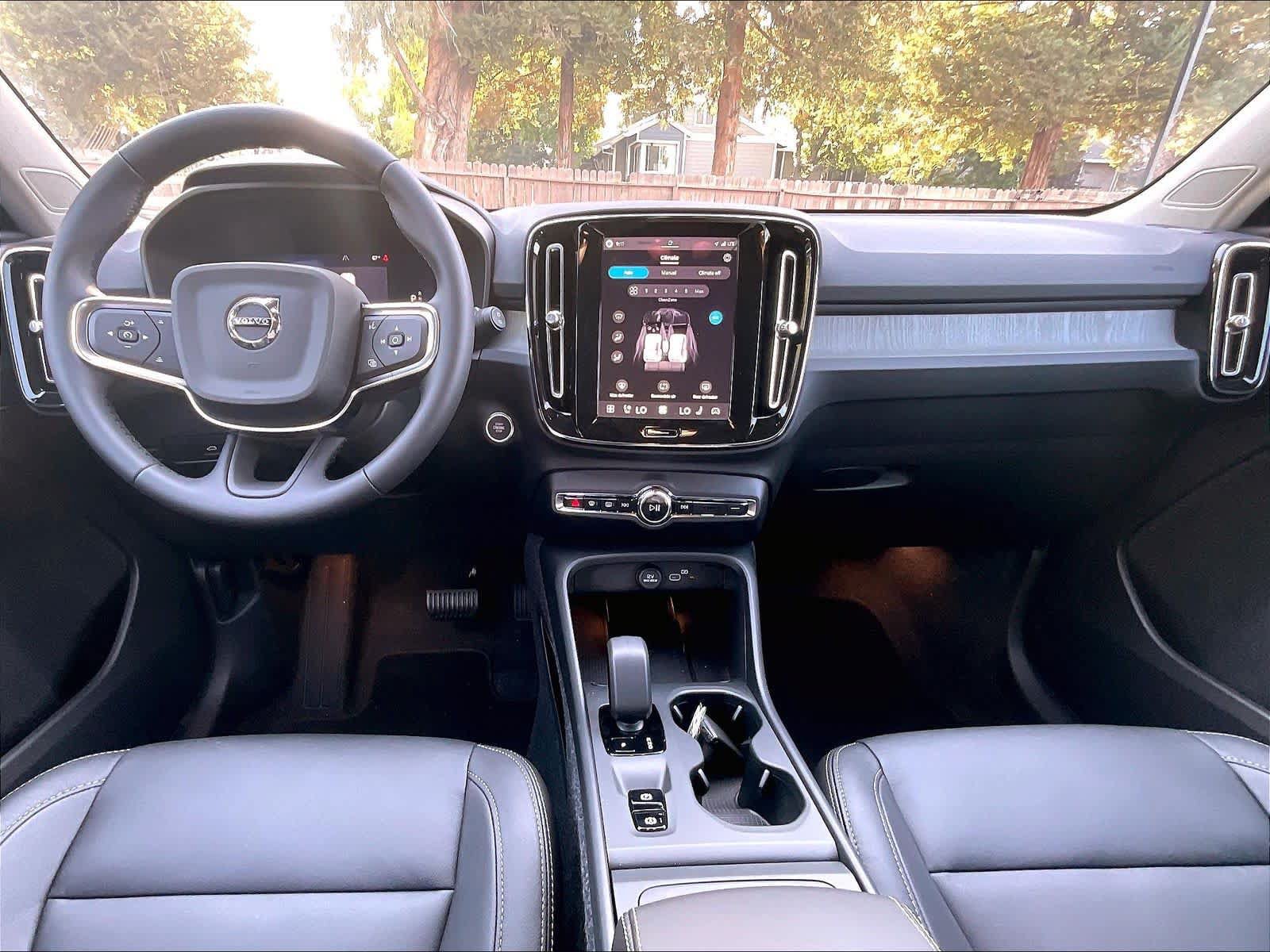 New 2026 Volvo XC40 B5 Core w/ Climate Package AWD/4WD image 7