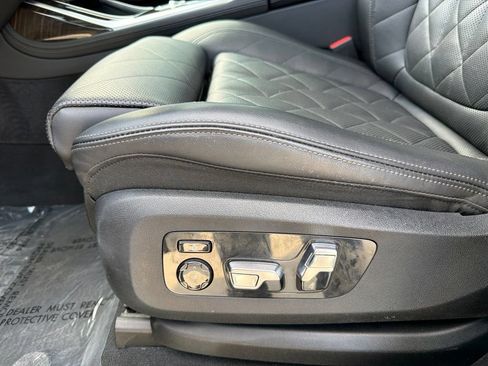 Used 2024 BMW X7 xDrive40i AWD/4WD image 9