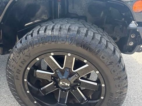 Used 2012 Jeep Wrangler Unlimited Rubicon AWD/4WD image 15