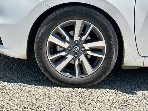 Used 2020 Nissan Versa SV FWD image 12