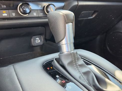 Used 2025 Honda HR-V LX image 17