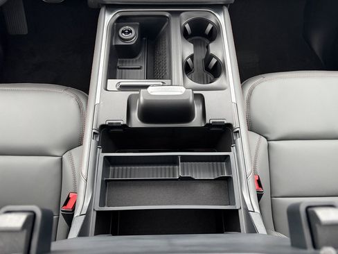 New 2025 Ford Expedition Active image 30