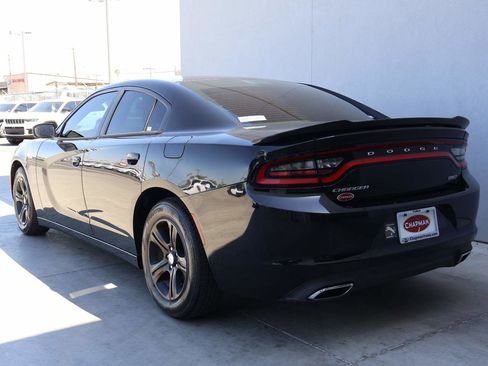 Used 2017 Dodge Charger SE image 3