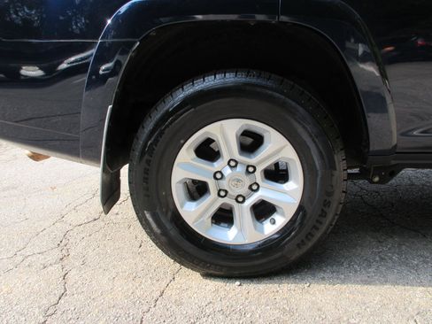 Used 2017 Toyota 4Runner SR5 RWD image 19
