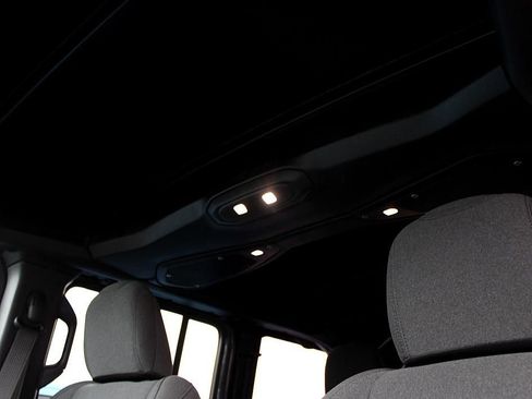 Used 2024 Jeep Wrangler Unlimited Rubicon w/ XTREMEE 35" Tire Package image 32