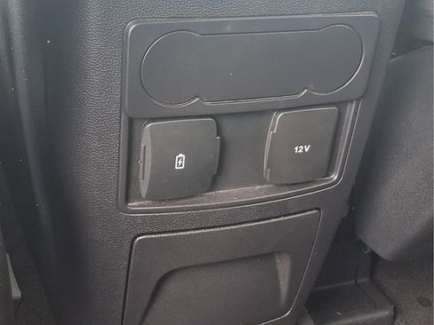 Used 2023 Ford Explorer XLT AWD/4WD image 20