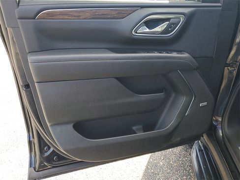 Used 2024 Chevrolet Suburban Premier image 8