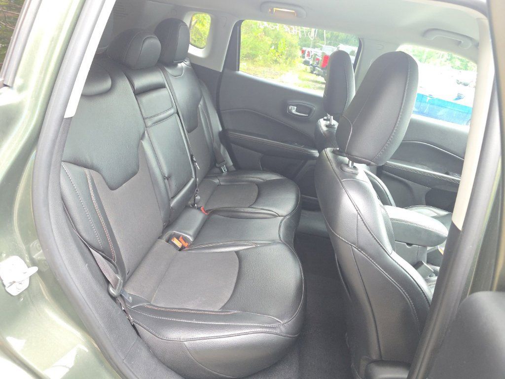 Used 2019 Jeep Compass Latitude w/ Cold Weather Group AWD/4WD image 16